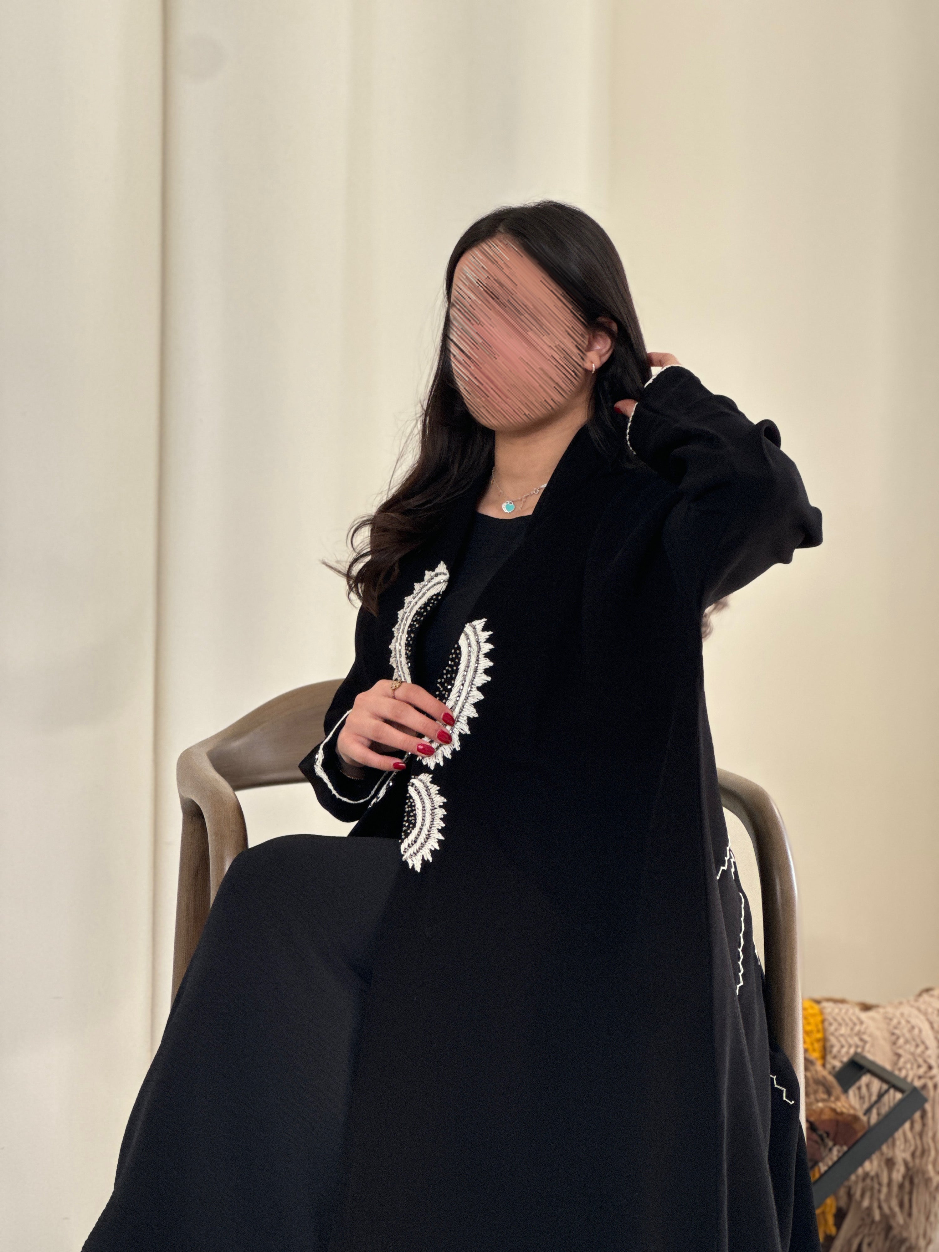 قماش كوبرا سواد فاحم كسره خلف مع شك يدوي نص كلوش - SNA02