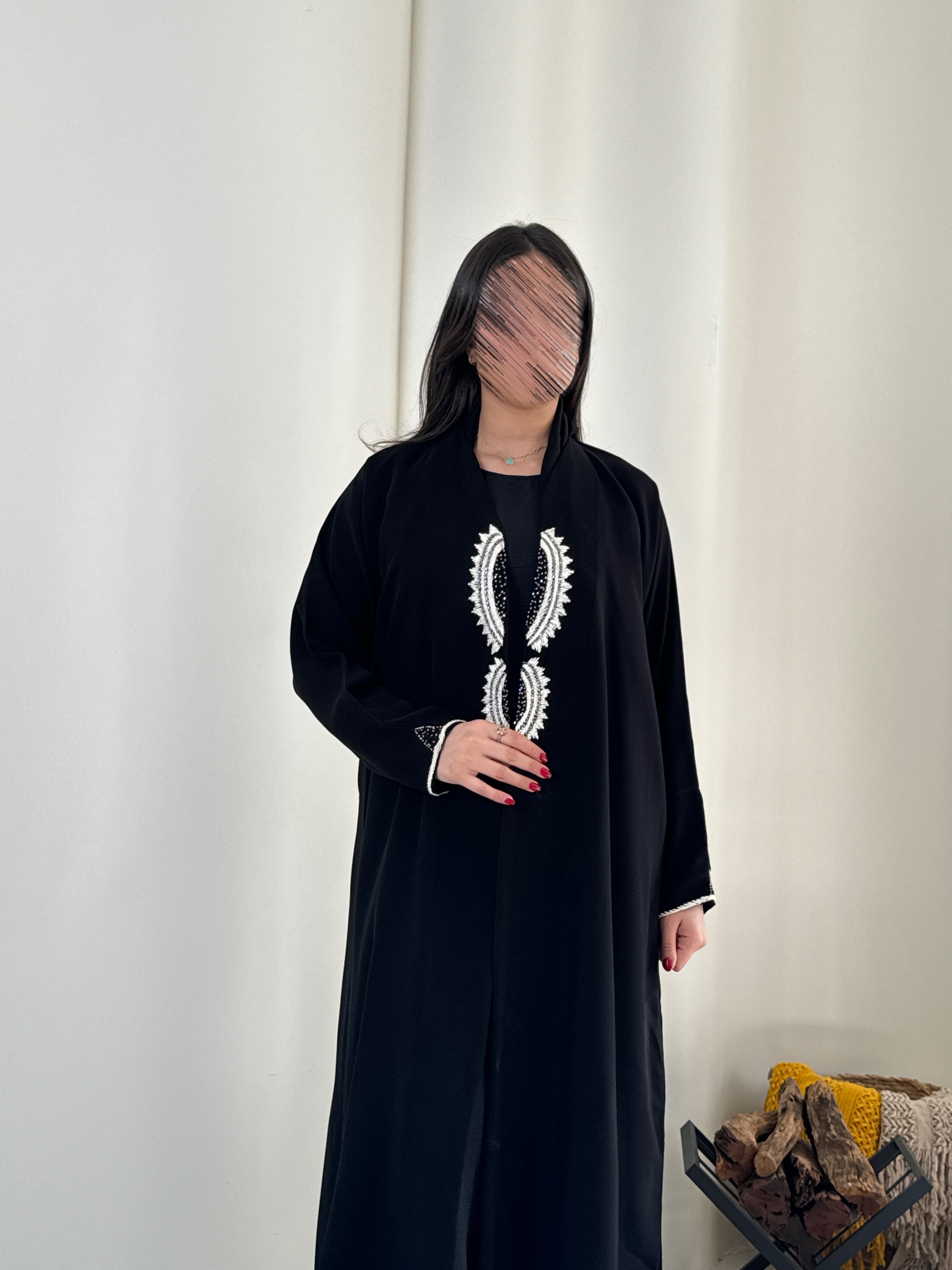 قماش كوبرا سواد فاحم كسره خلف مع شك يدوي نص كلوش - SNA02