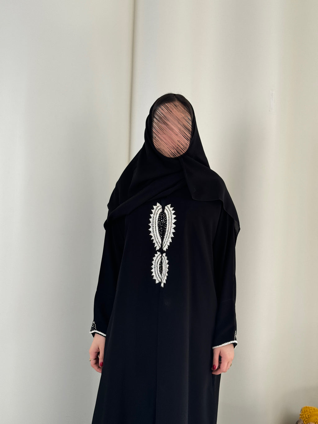 قماش كوبرا سواد فاحم كسره خلف مع شك يدوي نص كلوش - SNA02