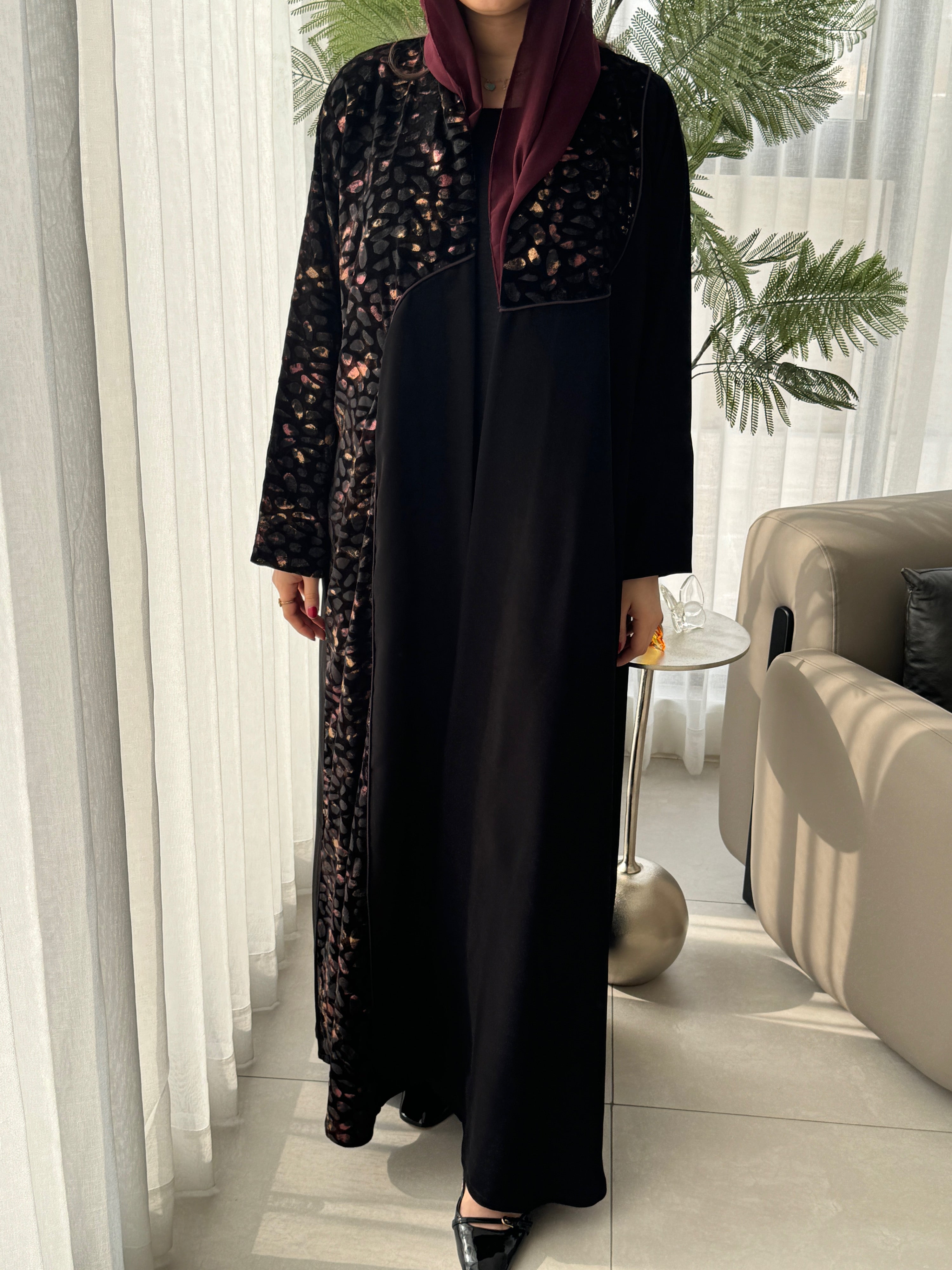 عبايه مخمل اللون الاسود-SNA09