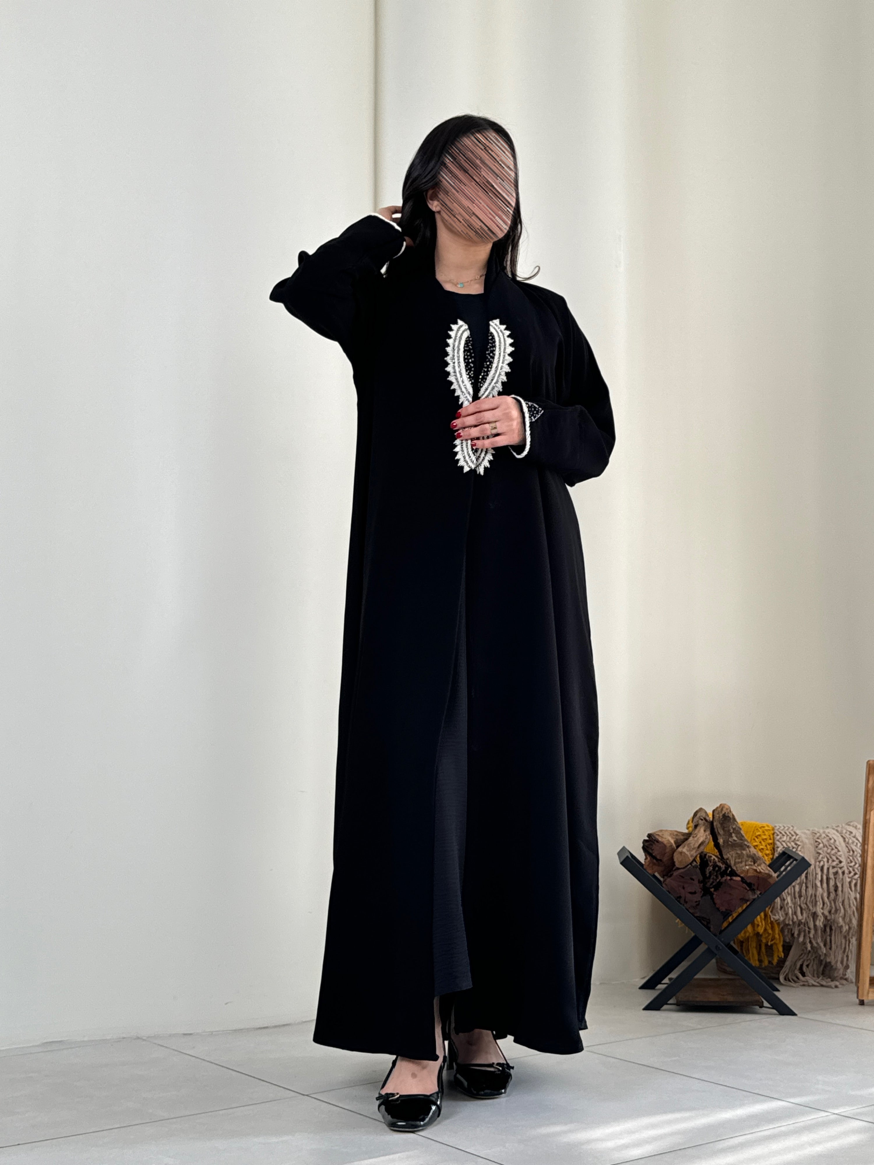 قماش كوبرا سواد فاحم كسره خلف مع شك يدوي نص كلوش - SNA02