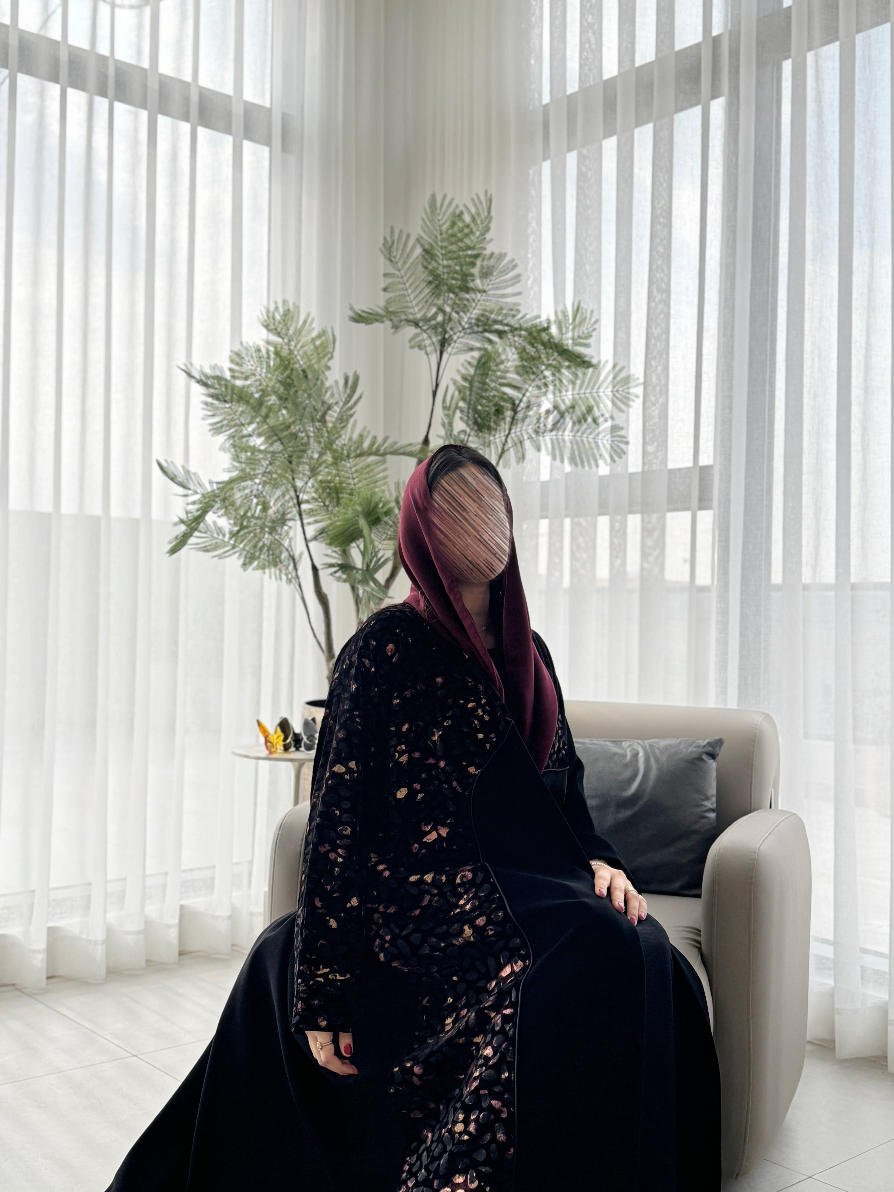 عبايه مخمل اللون الاسود-SNA09