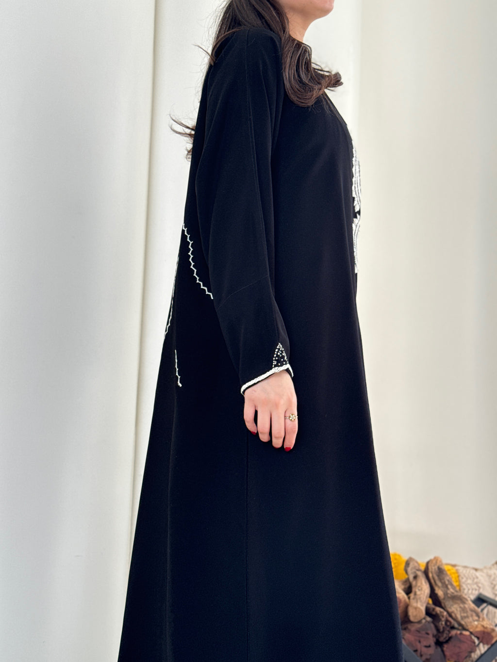 قماش كوبرا سواد فاحم كسره خلف مع شك يدوي نص كلوش - SNA02