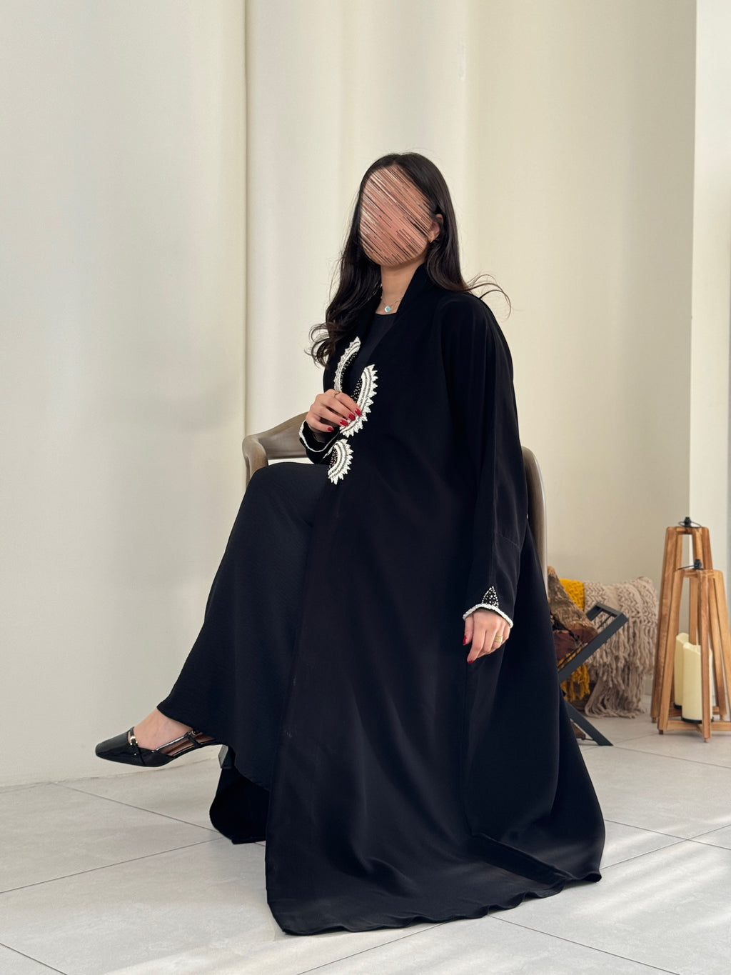 قماش كوبرا سواد فاحم كسره خلف مع شك يدوي نص كلوش - SNA02