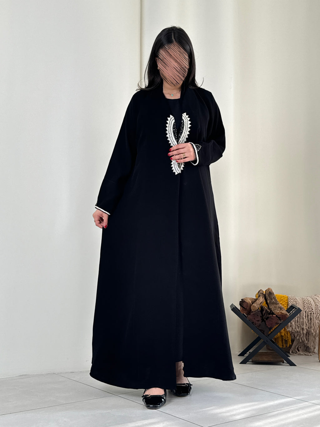 قماش كوبرا سواد فاحم كسره خلف مع شك يدوي نص كلوش - SNA02