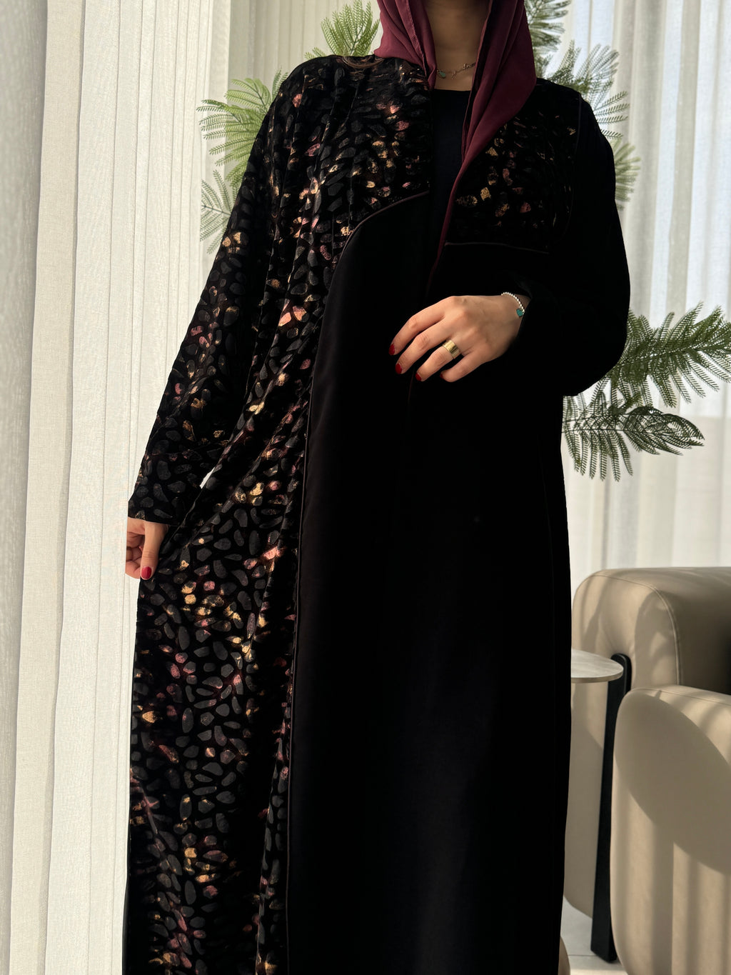 عبايه مخمل اللون الاسود-SNA09